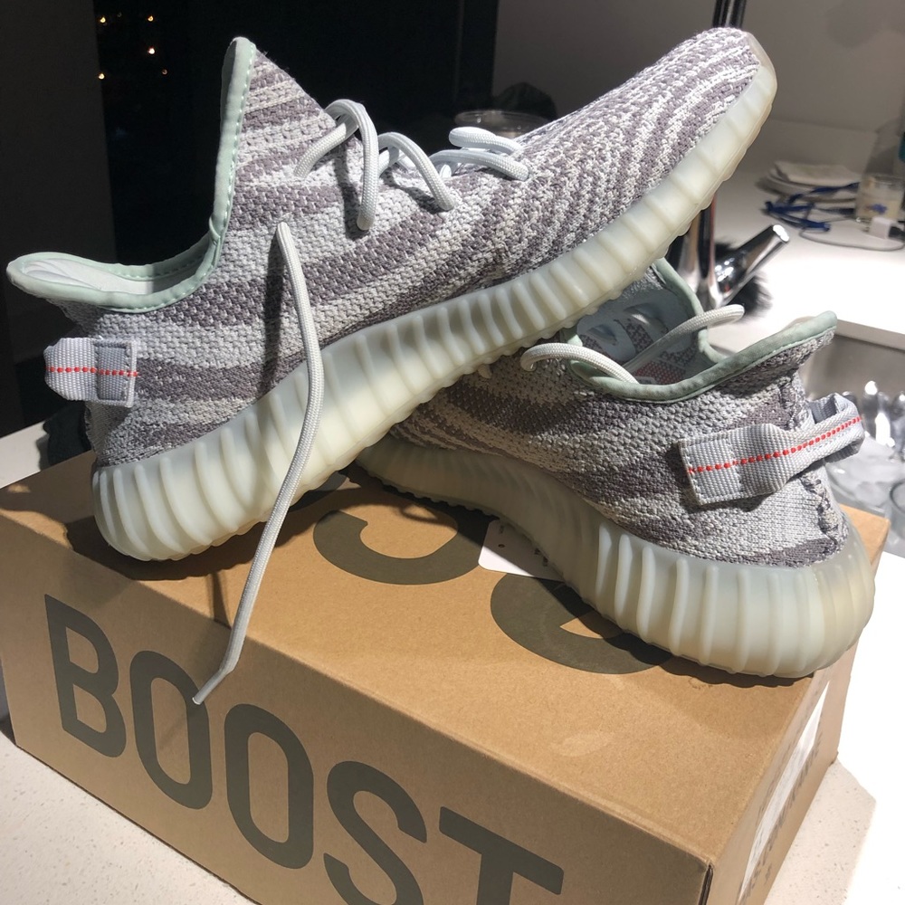 Yeezy Boosts Size 11 mens lightly worn - Picture 1 of 3
